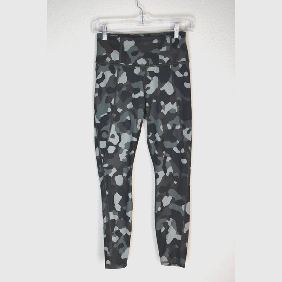 Athleta Lightning Stash Pocket Olive Camo Size XS - Picture 3 of 7